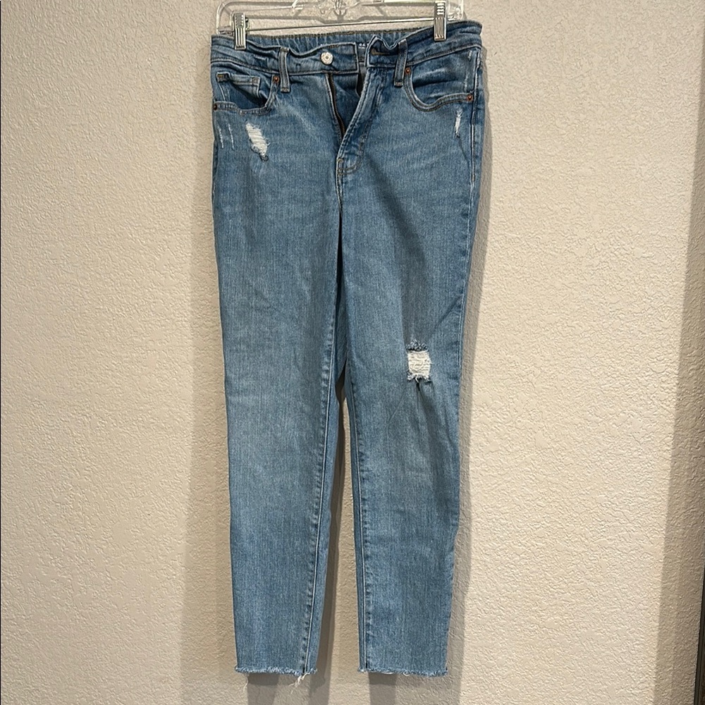Old Navy Blue Ankle Cropped Jeans with Distressing